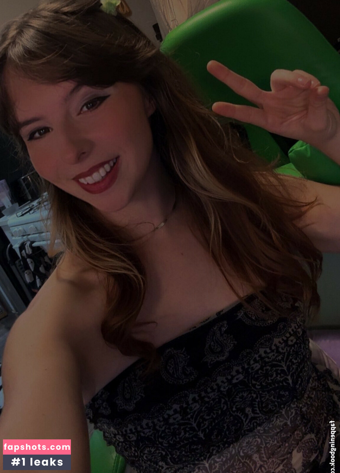 Chelsea Cook gallery photo #3