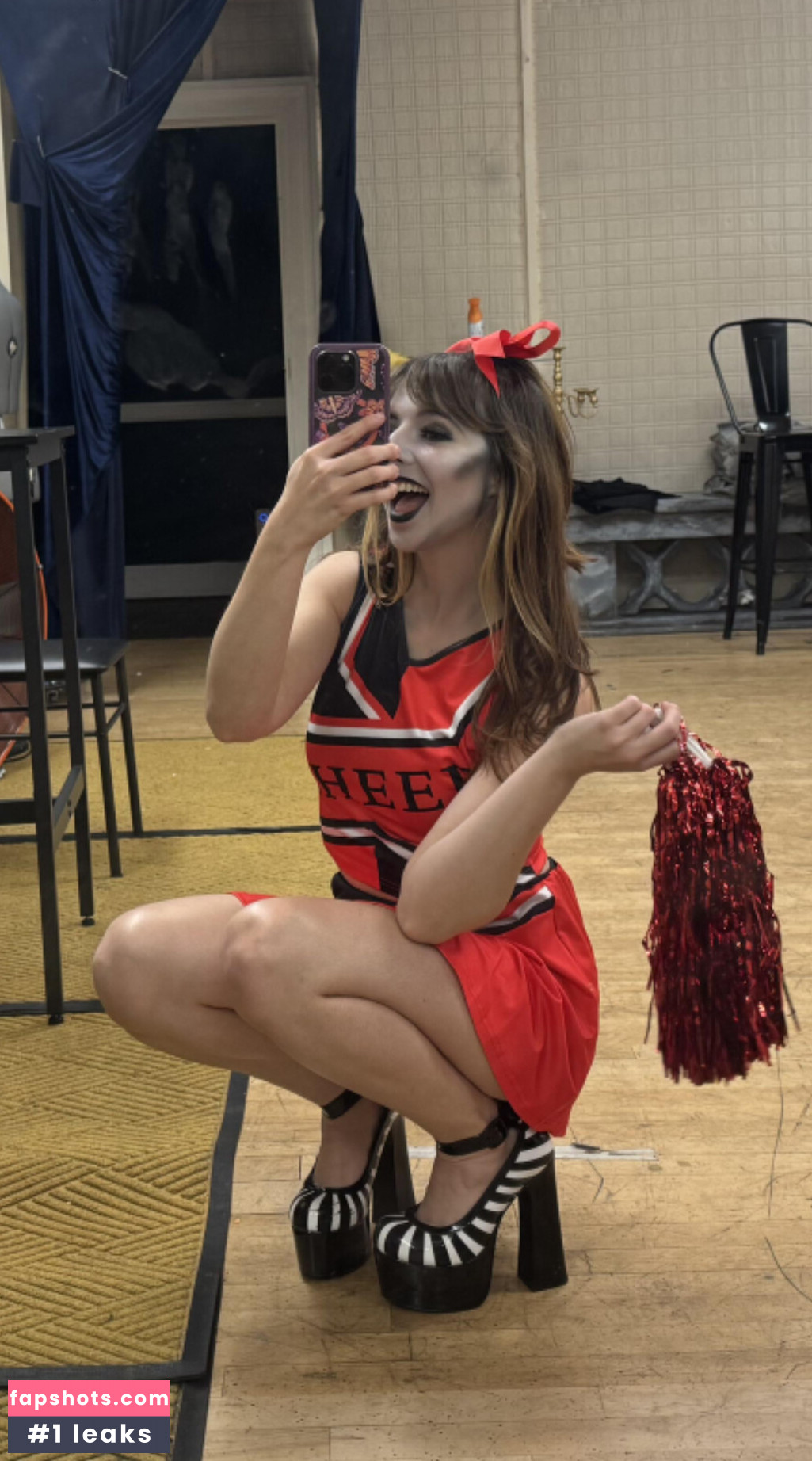 Chelsea Cook gallery photo #6