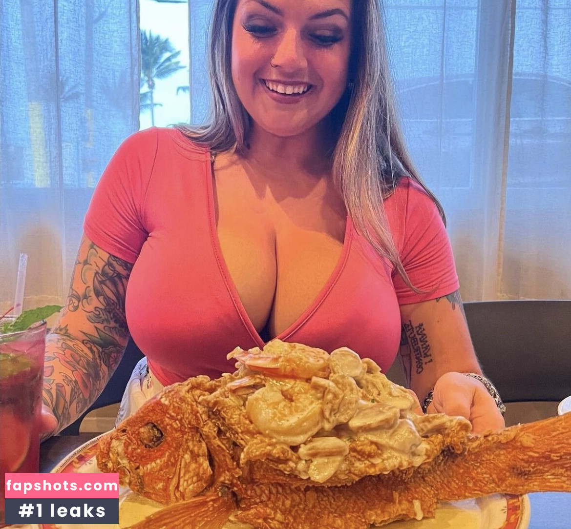 Chelsea Hammill nude babe gallery