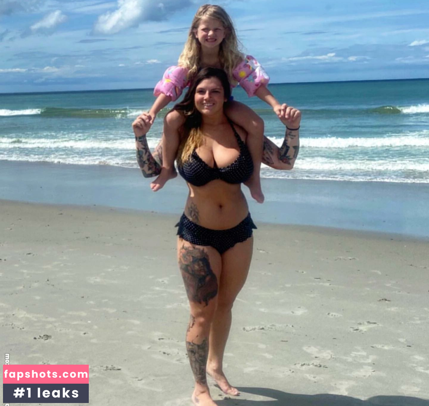 Chelsea Hammill gallery photo #18