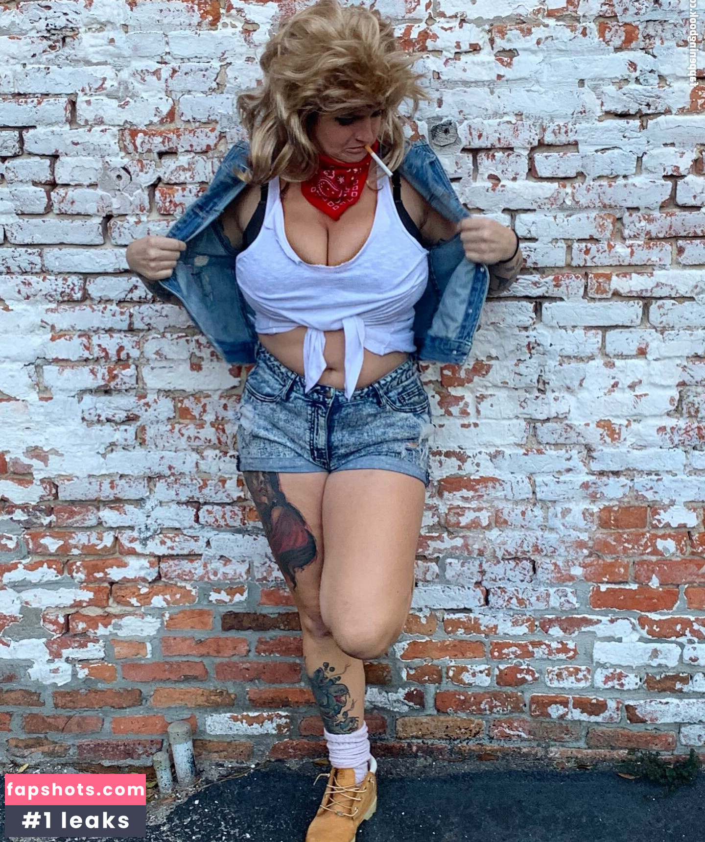 Chelsea Hammill gallery photo #4