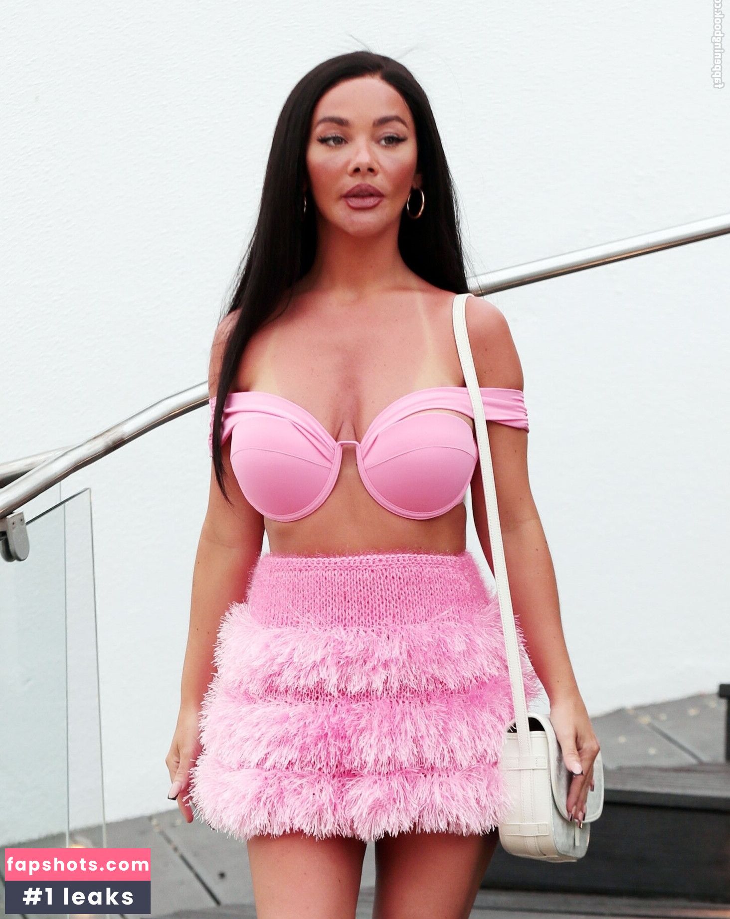 Chelsea Healey gallery photo #29