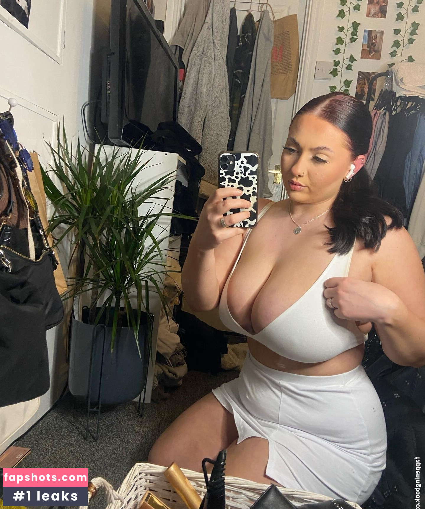 Chelsea Leigh nude babe gallery