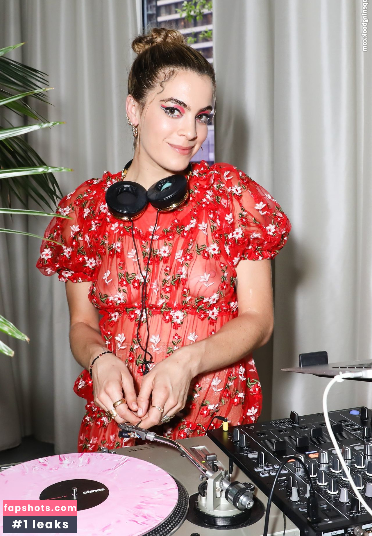 Chelsea Leyland Nude Leaks OnlyFans Photos #5 - LeakJerk