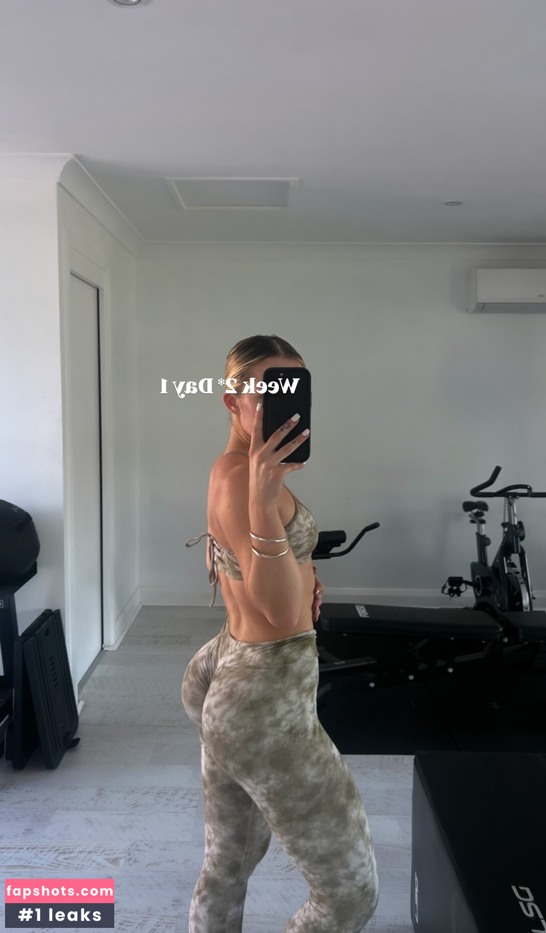 Chelsea Pearce gallery photo #17