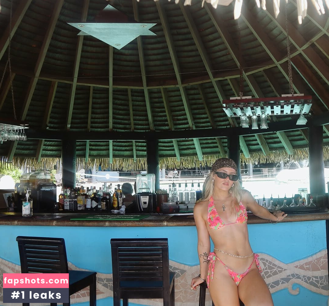 Chelsea Pearce gallery photo #27