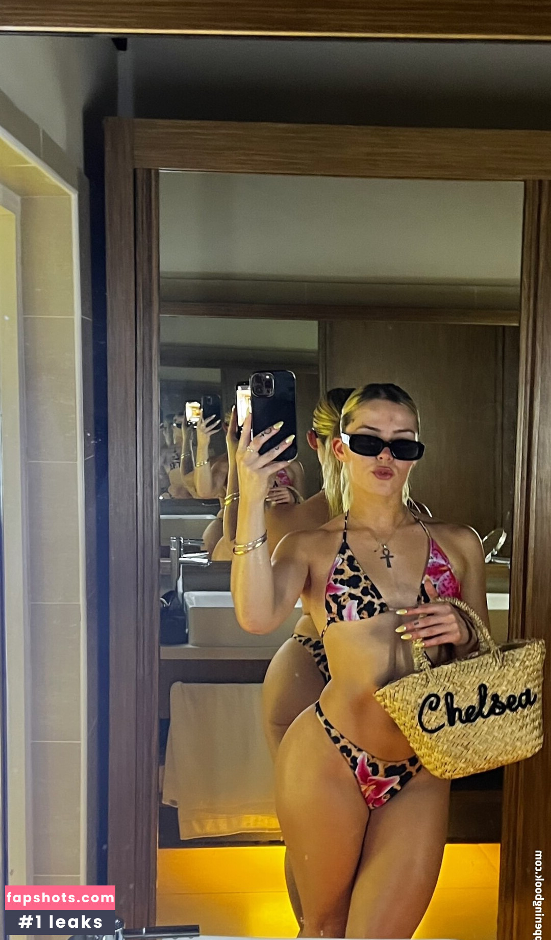 Chelsea Pearce gallery photo #31