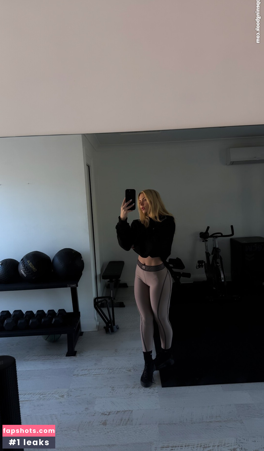 Chelsea Pearce gallery photo #10