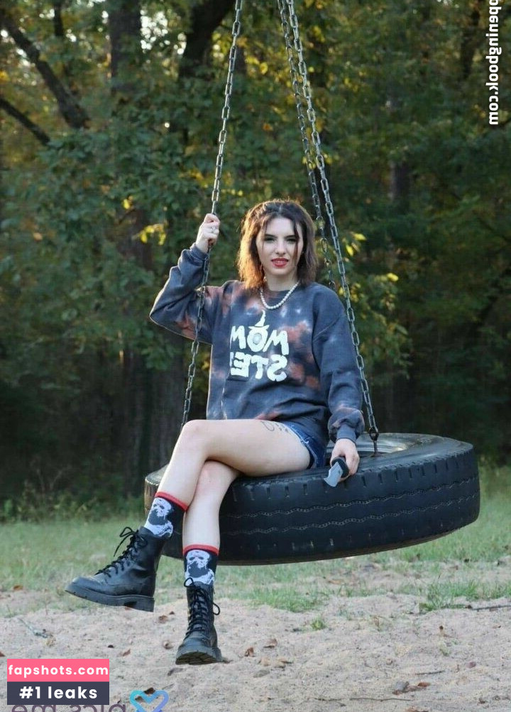 Chelsiedeville gallery photo #6