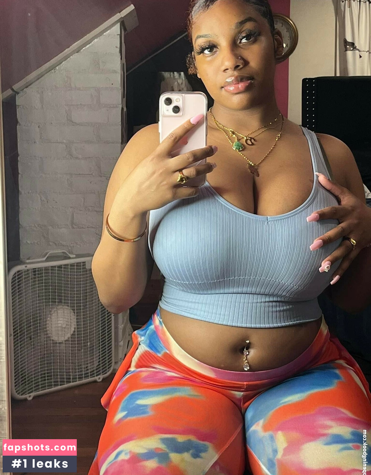 Chenille.tv nude babe gallery