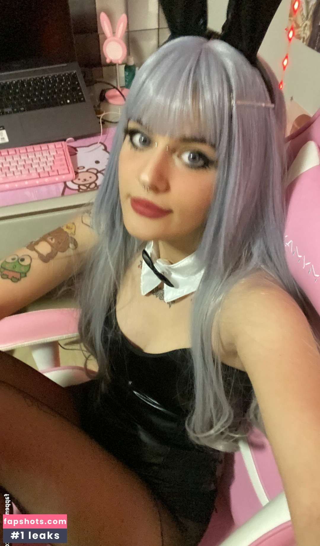 Cherry Bella nude babe gallery