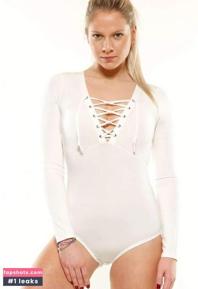 Cheyenne Pahde Nude Leaks OnlyFans Photos #76 - LeakJerk