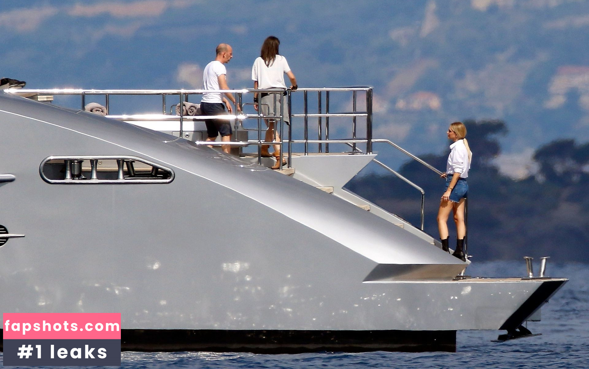 Chiara Ferragni gallery photo #358