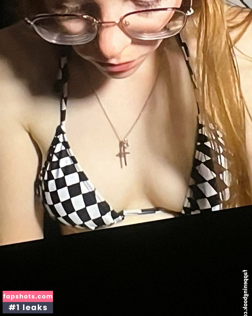 Chicalouu MYM nude babe gallery