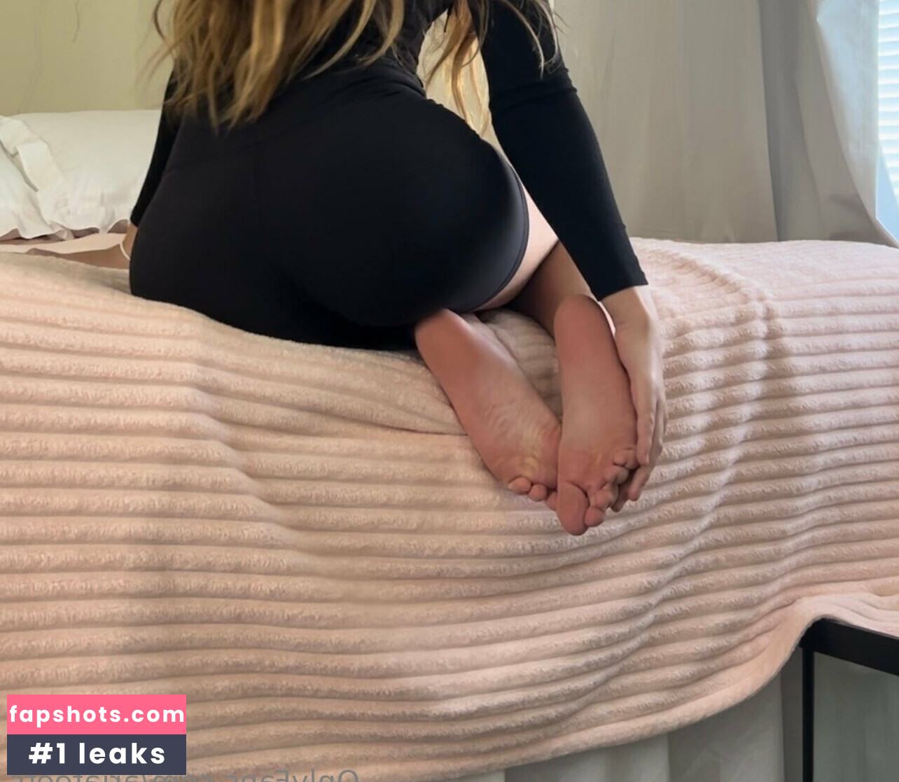 Chlloehorne gallery photo #7