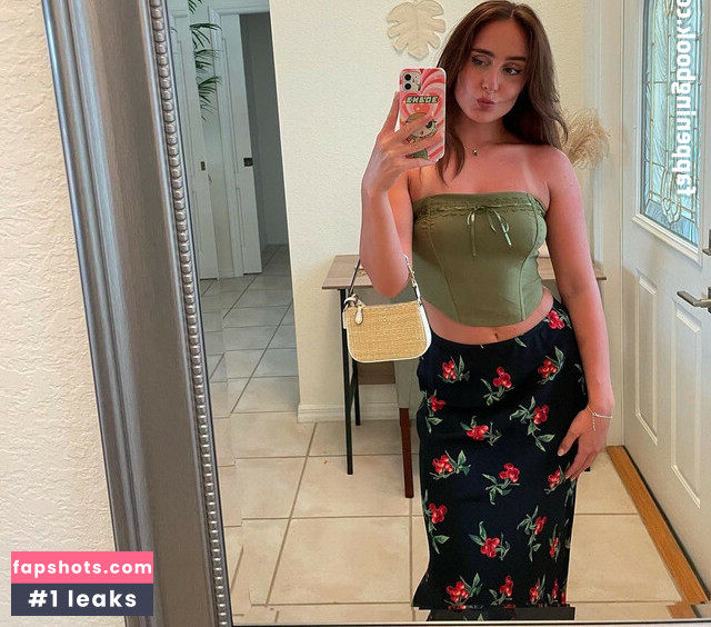 _chlocooper nude babe gallery