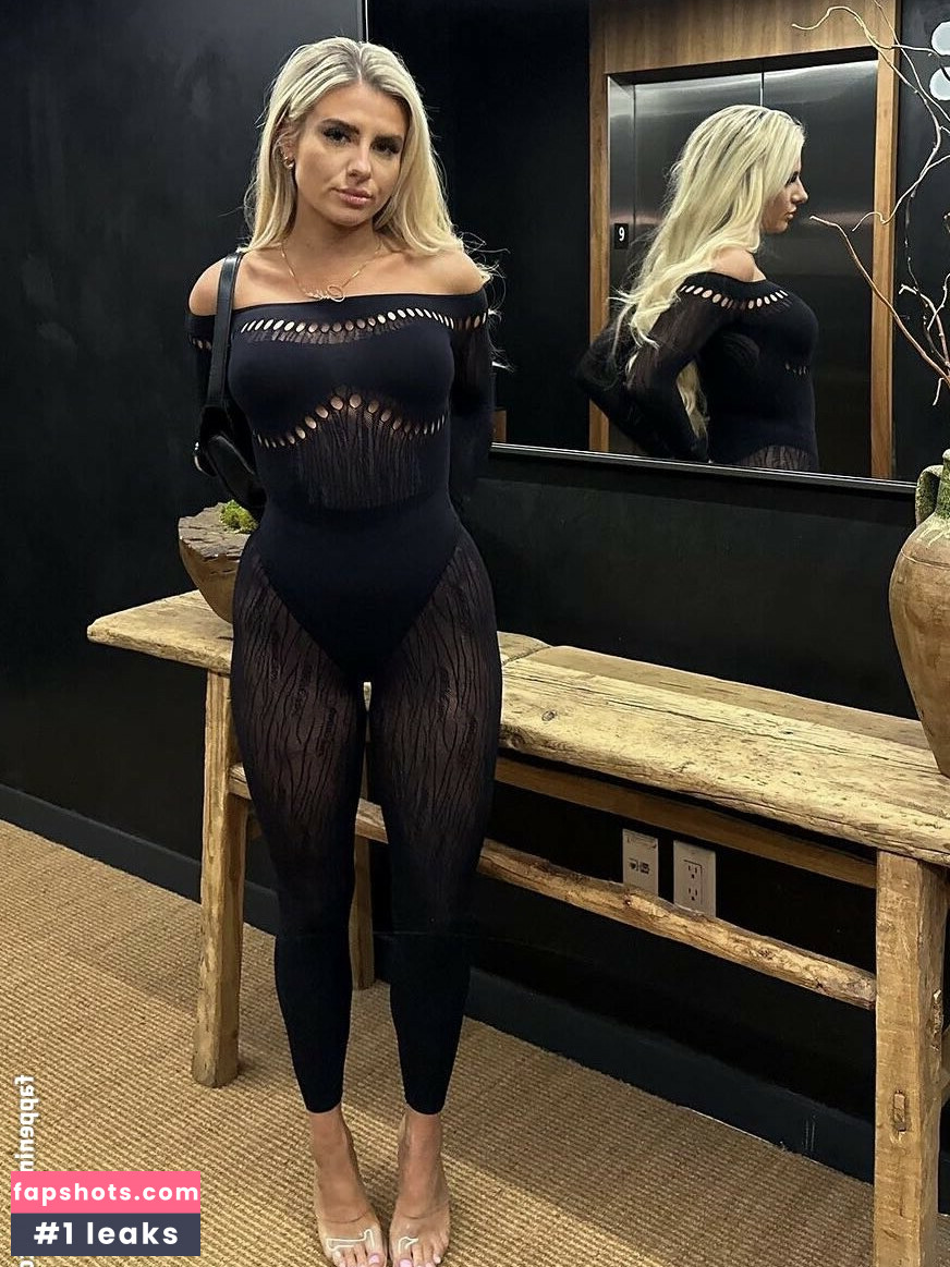 Chloe Burrows Nude Leaks OnlyFans Photos #22 - LeakJerk