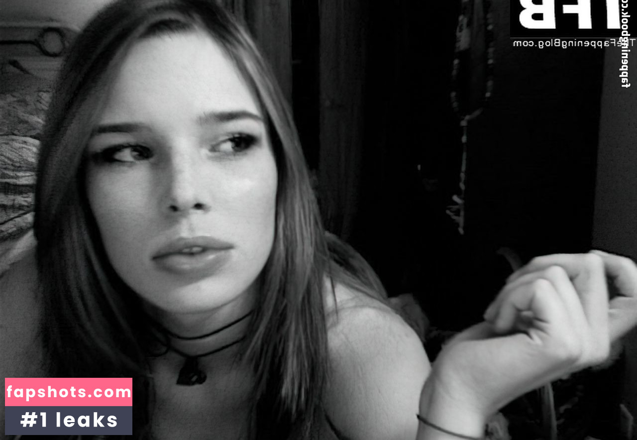 Chloe Dykstra gallery photo #14