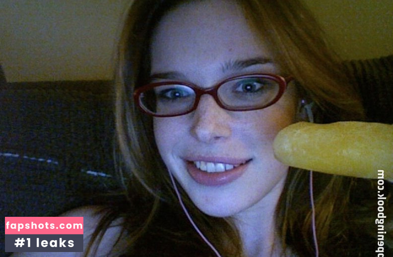 Chloe Dykstra gallery photo #26