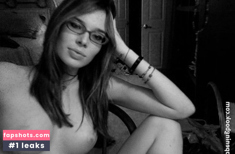 Chloe Dykstra gallery photo #32