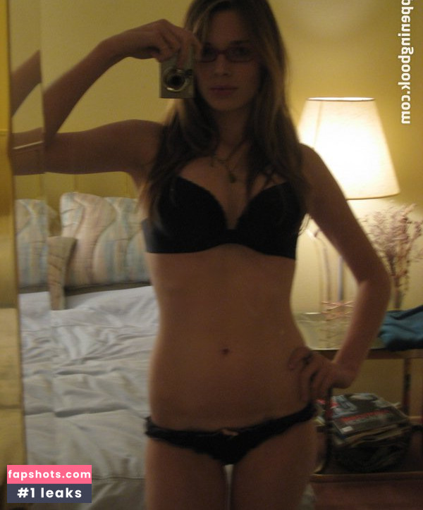 Chloe Dykstra gallery photo #37