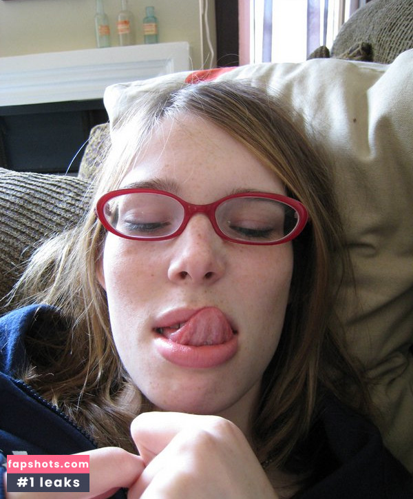 Chloe Dykstra gallery photo #39