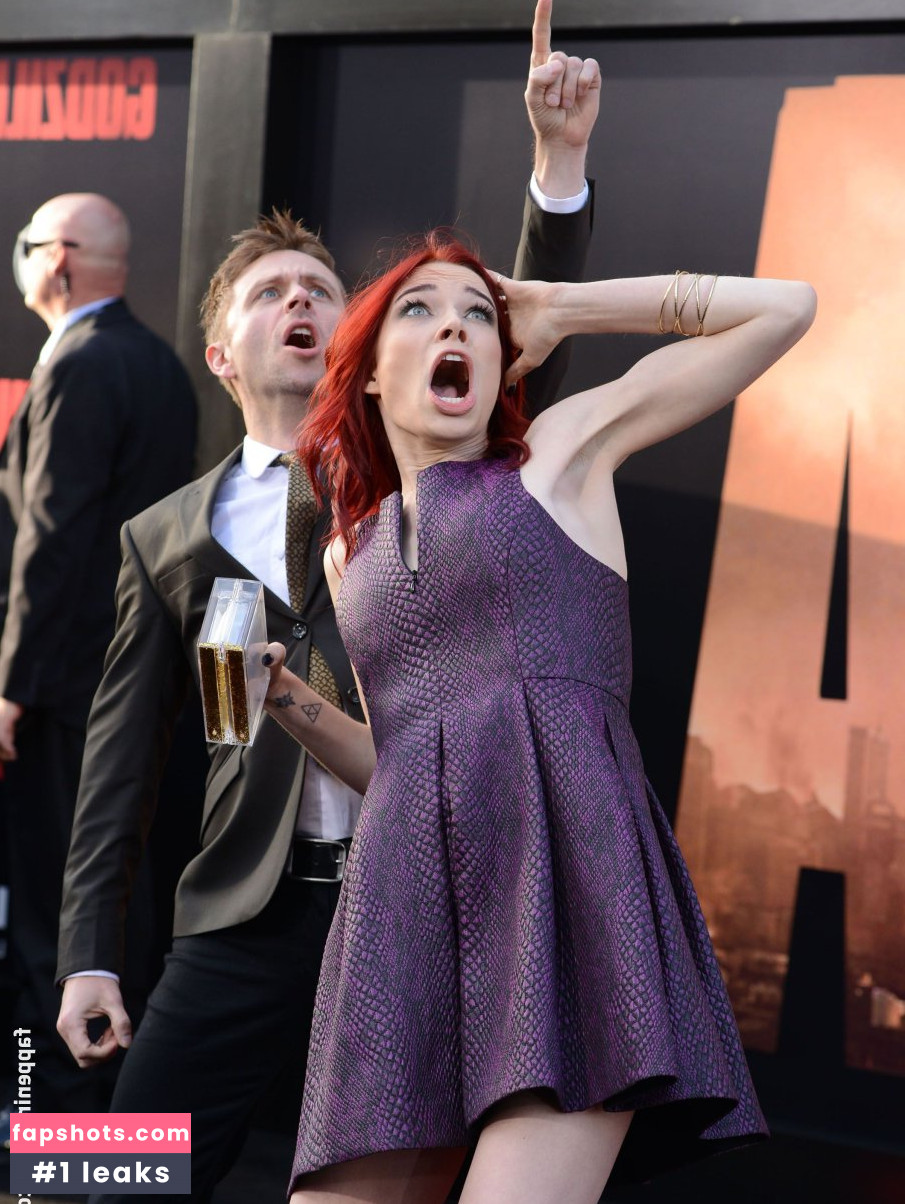 Chloe Dykstra gallery photo #45