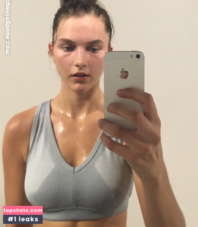 Chloe East gallery photo #12