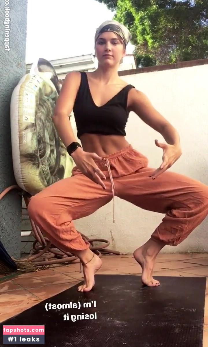 Chloe East gallery photo #5