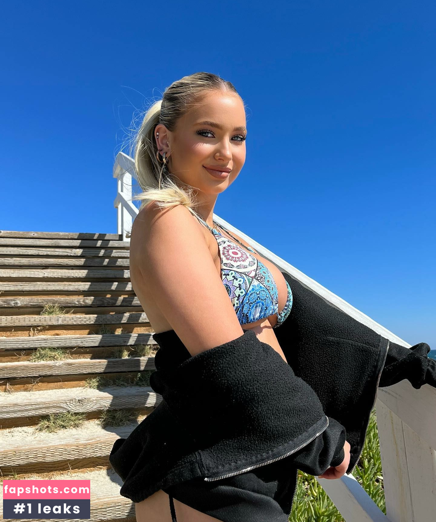 Chloe H gallery photo #35