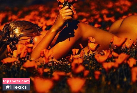 Chloë Holmes gallery photo #15