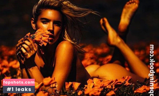 Chloë Holmes gallery photo #16