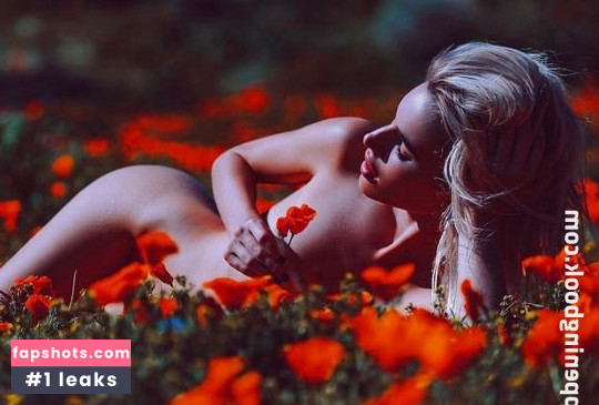 Chloë Holmes gallery photo #18