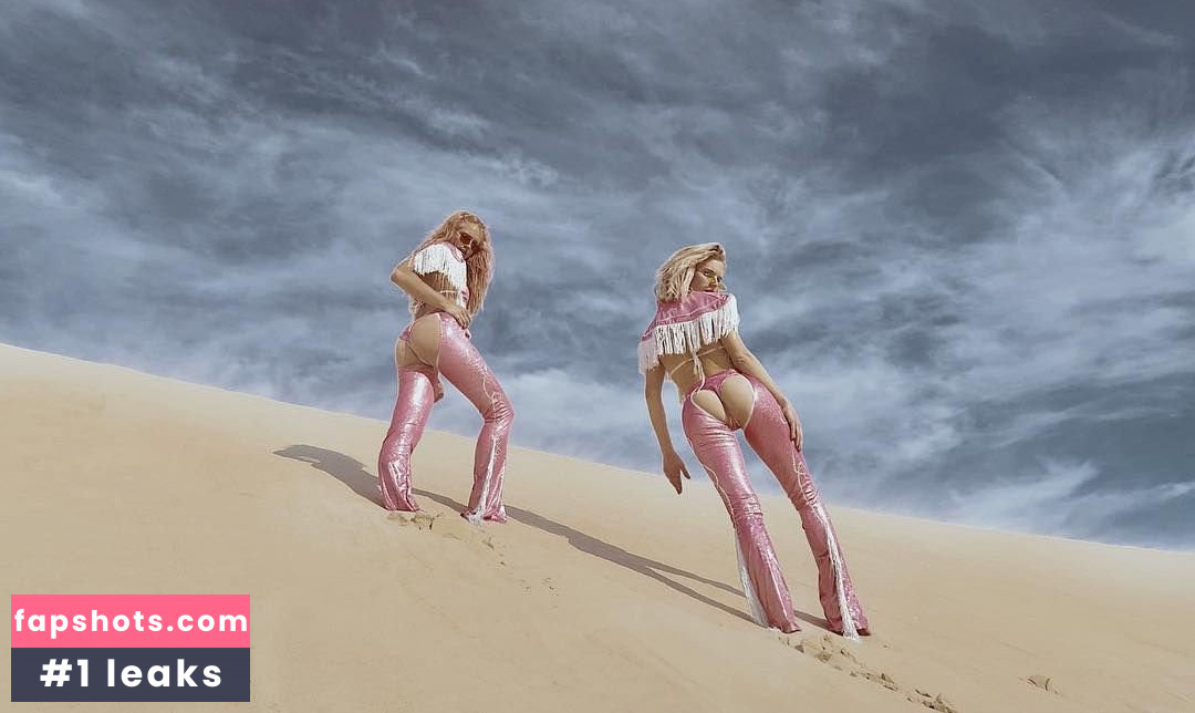 Chloë Holmes gallery photo #24