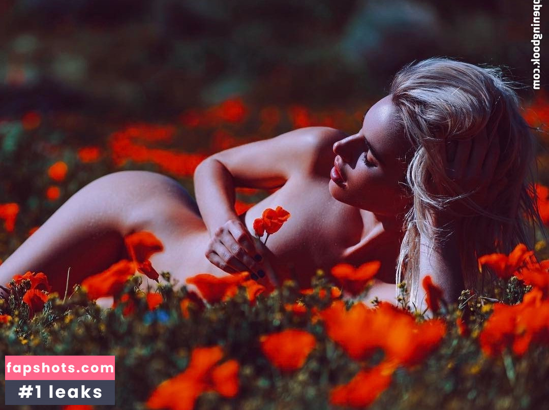 Chloë Holmes gallery photo #6