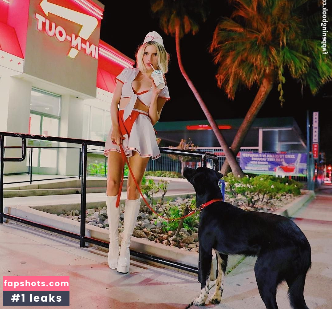 Chloë Holmes gallery photo #55