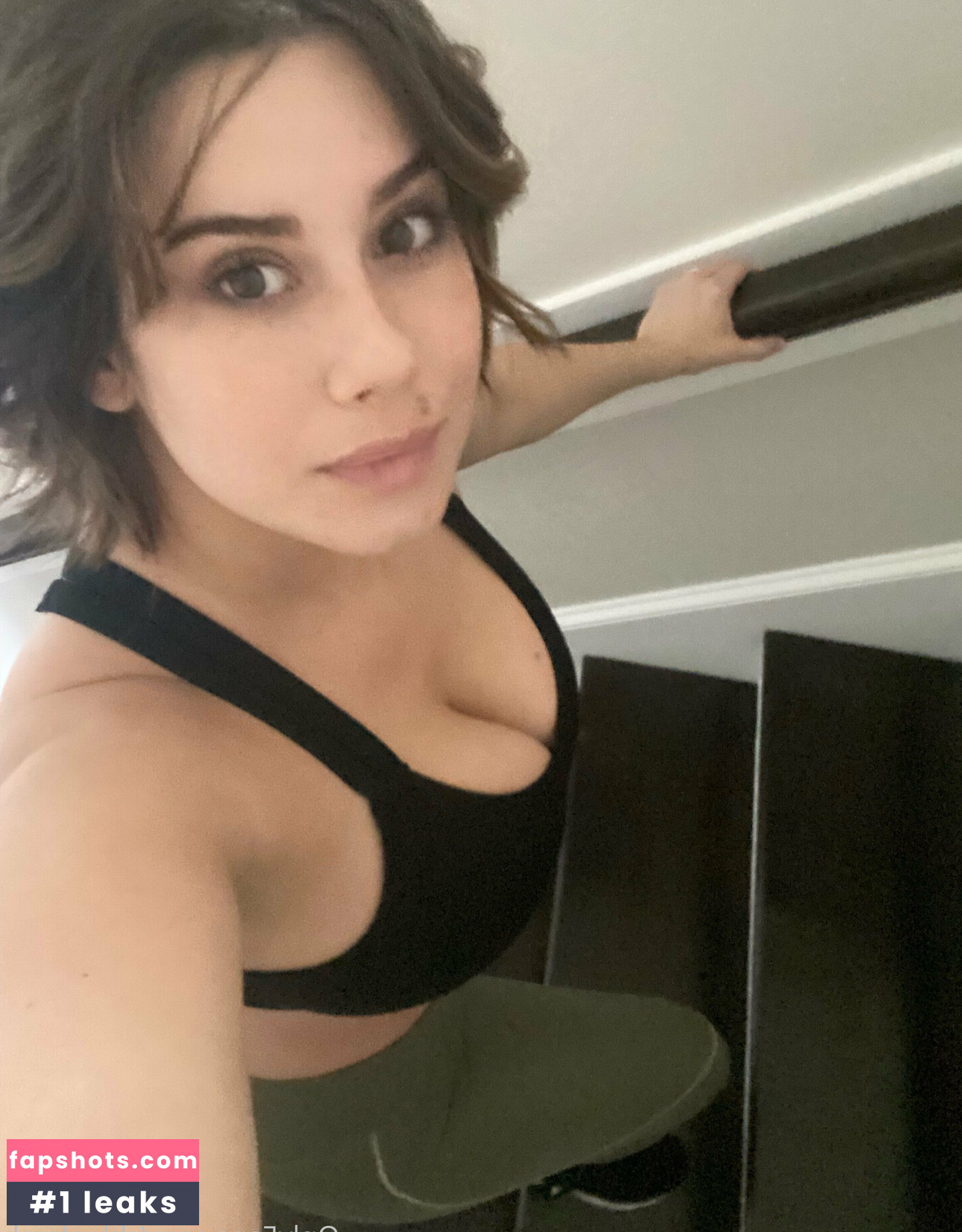 Chloe Lamb gallery photo #12