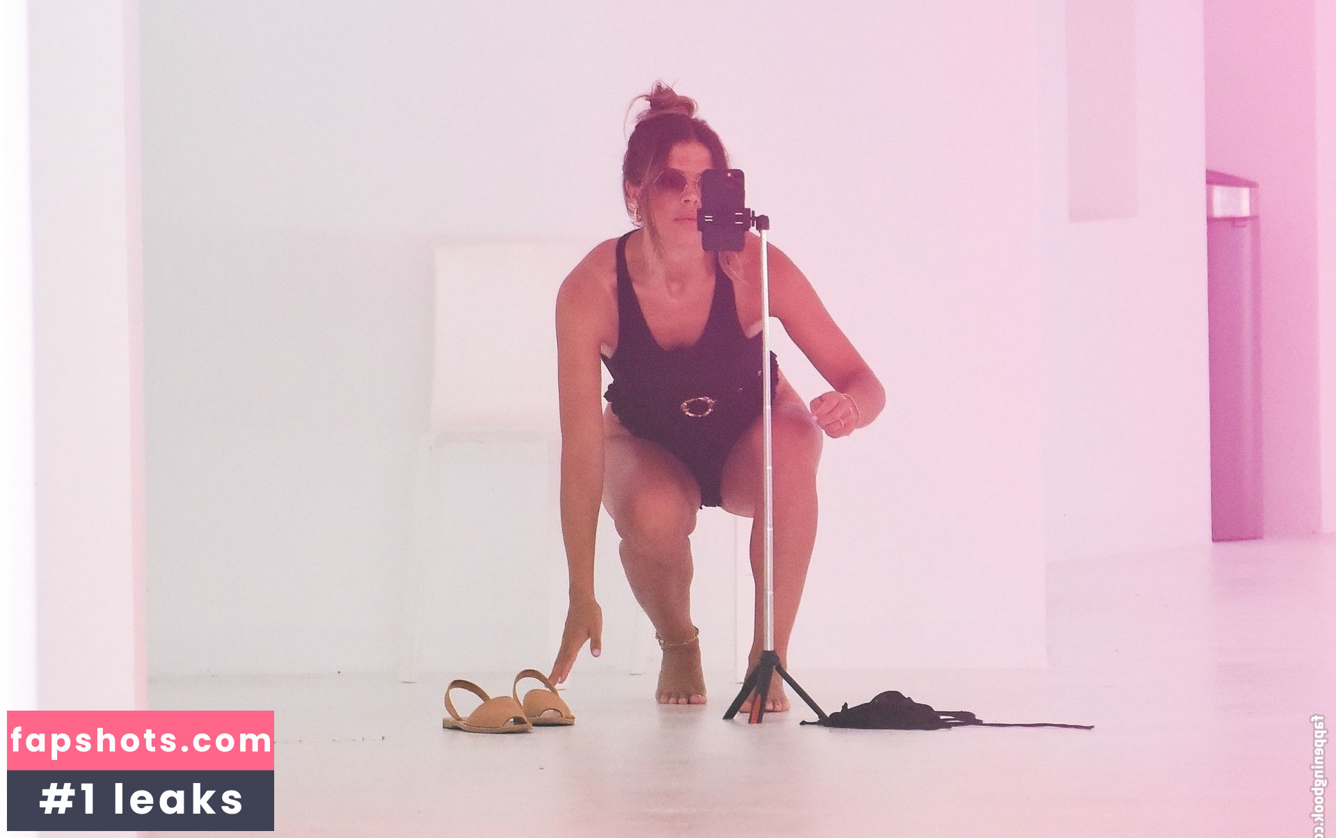 Chloe Lewis gallery photo #21