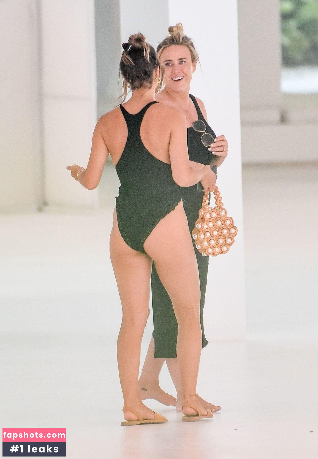 Chloe Lewis gallery photo #7