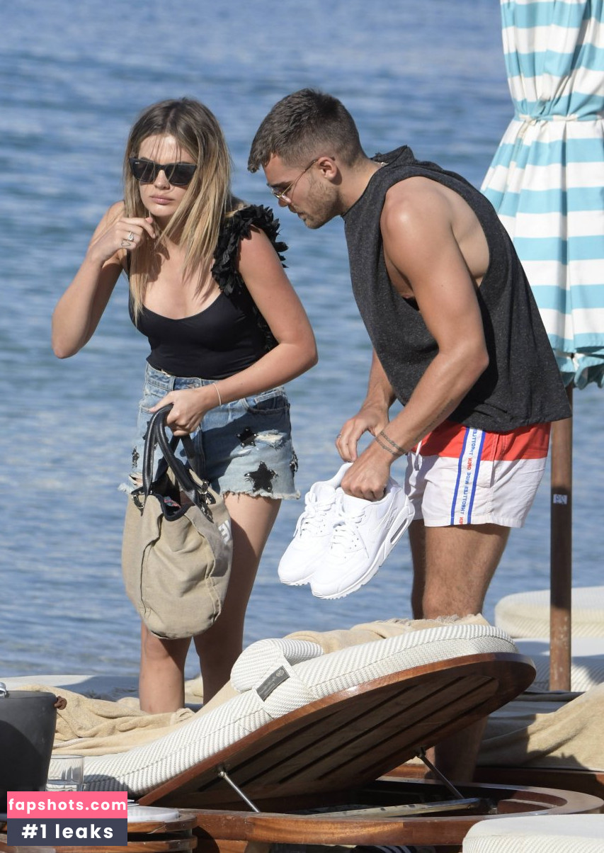 Chloe Lloyd gallery photo #4