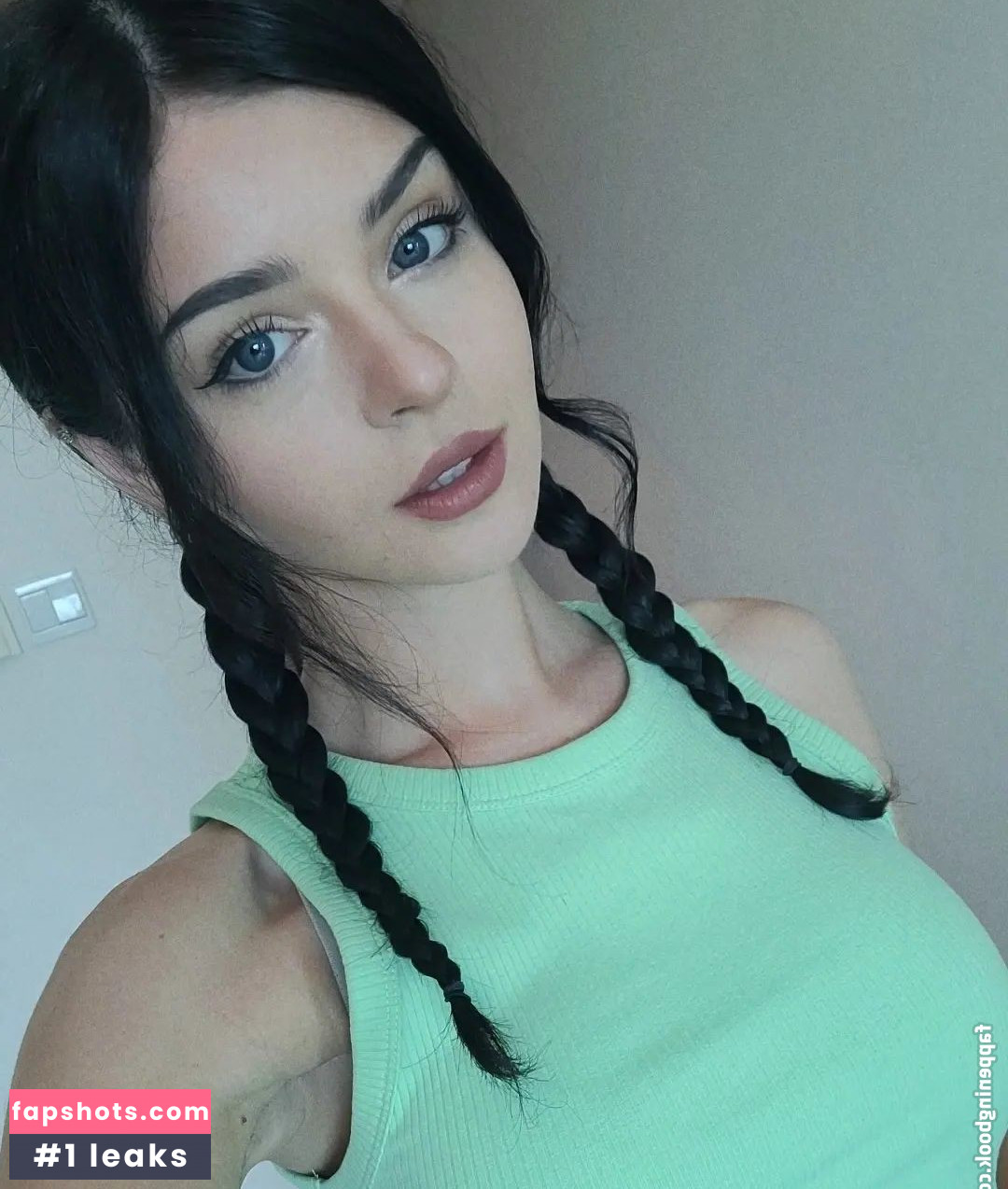 Chloe Lockley gallery photo #45