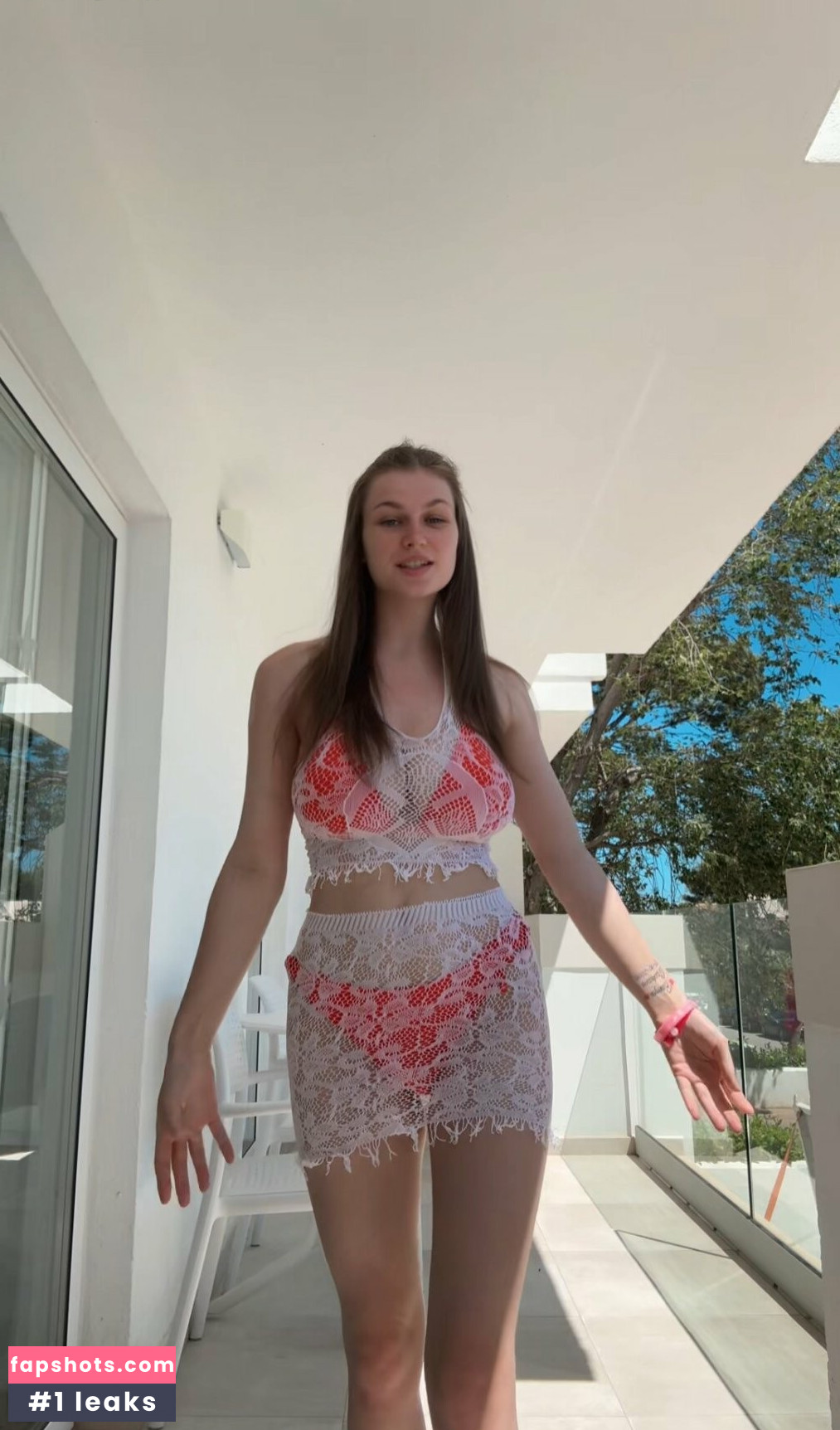 Chloe Louise Thomas gallery photo #4