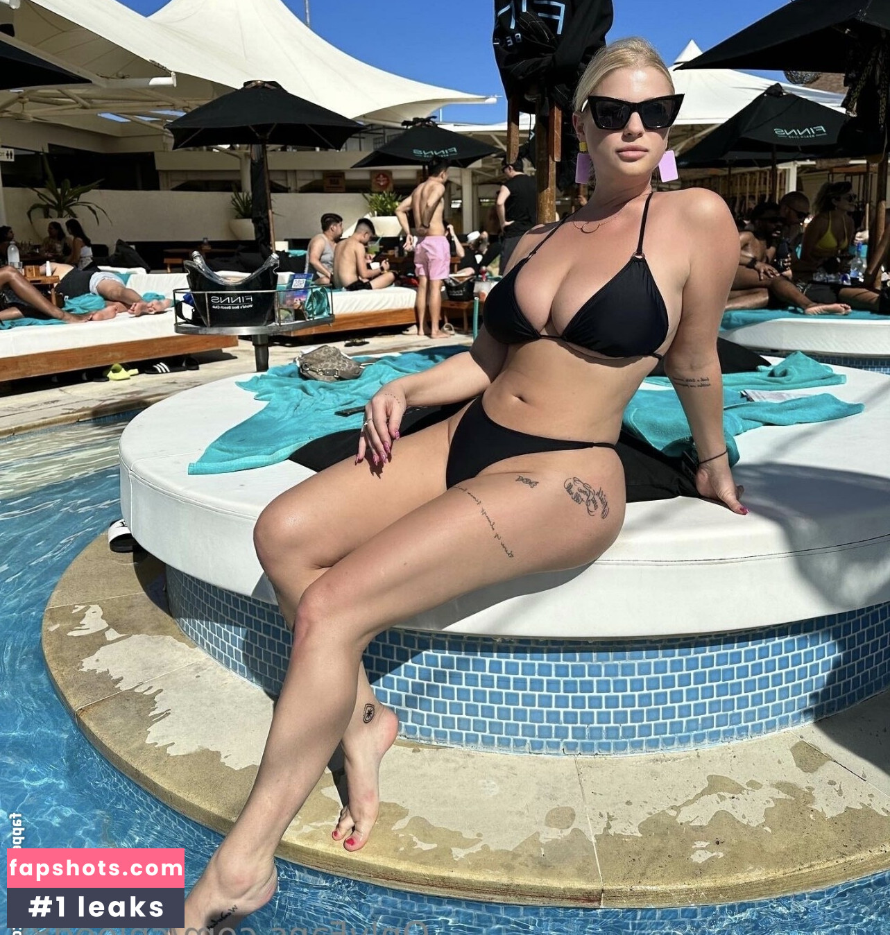 Chloe Michelle nude babe gallery