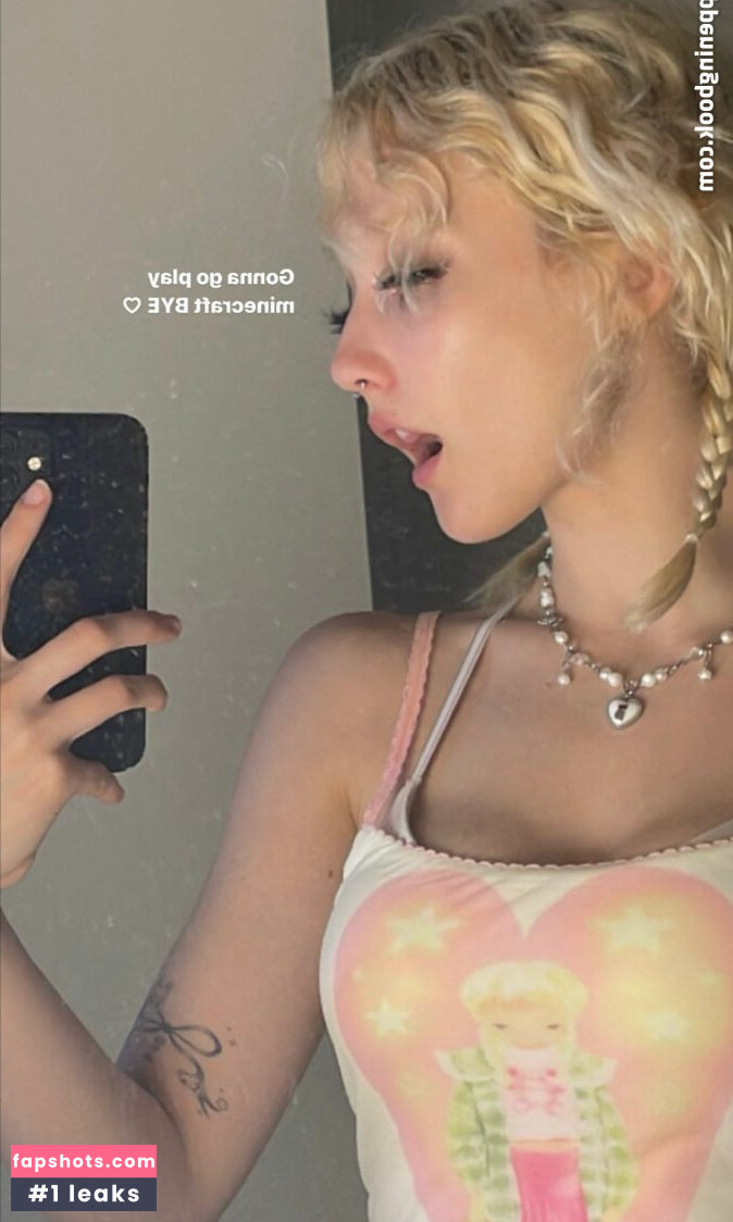 Chloe Moriondo gallery photo #10