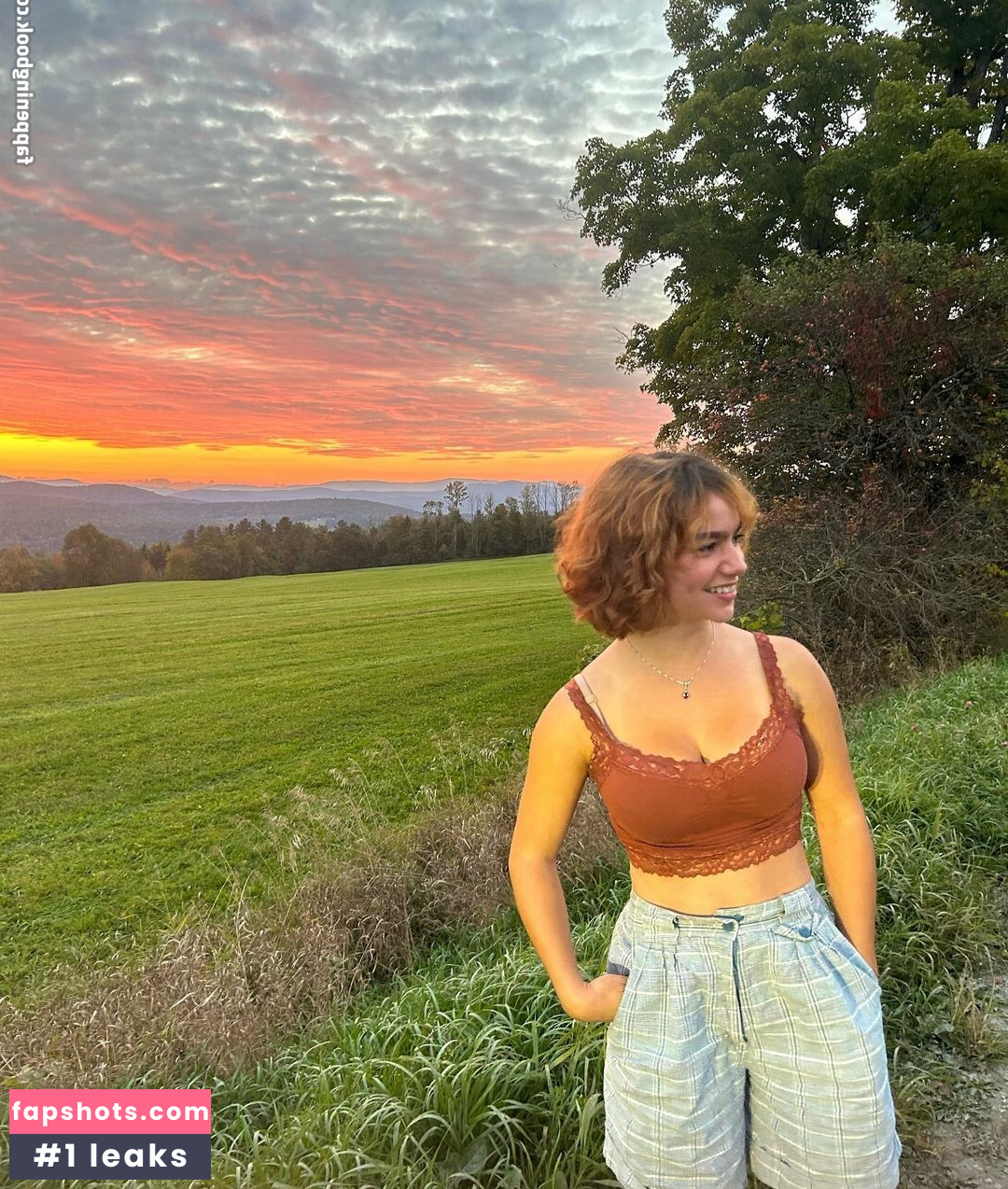 Chloe Reynolds gallery photo #4