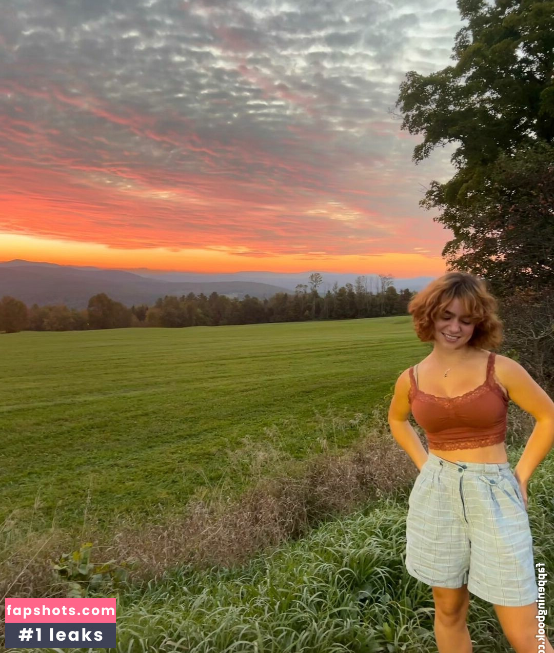 Chloe Reynolds gallery photo #5