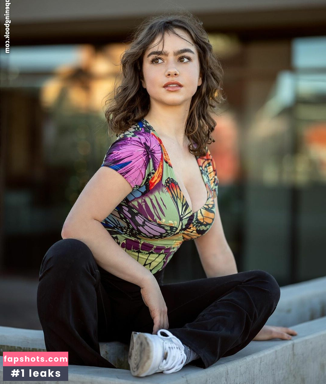 Chloe Reynolds gallery photo #6