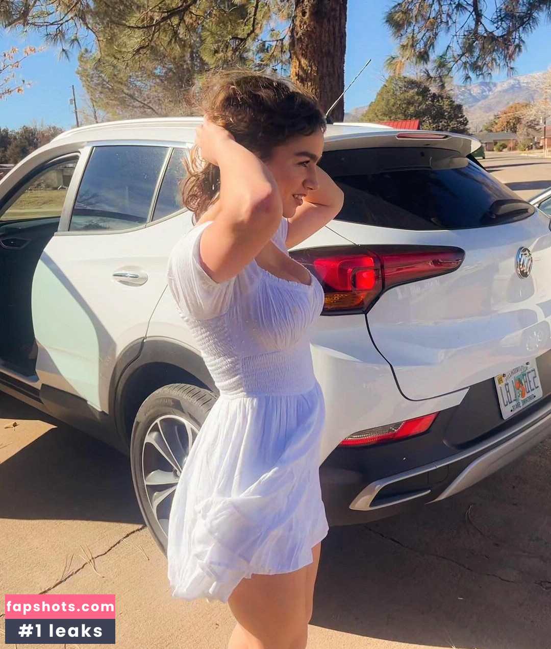 Chloe Reynolds gallery photo #8