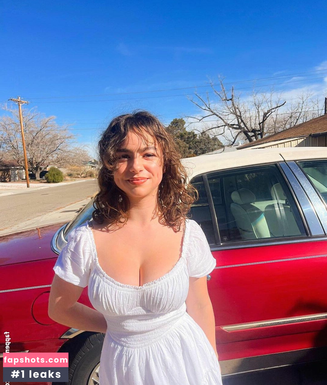 Chloe Reynolds gallery photo #10