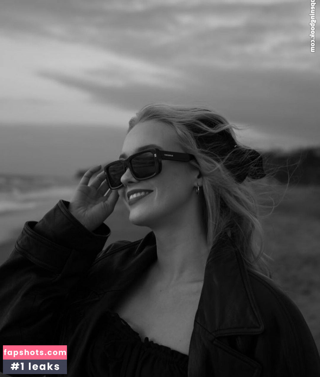 Chloe Rose Robertson gallery photo #13